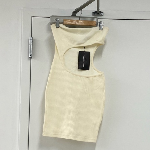 NWT Pretty Little Thing Cutout Body Dress - Size US 6 - Picture 5 of 5